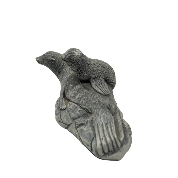 Seal and Pup Sculpture Made From Volcanic Ash - Picture 6 of 9